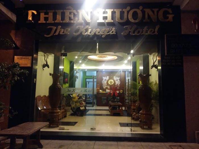 Cổng vào khách sạn Thiên Hương
