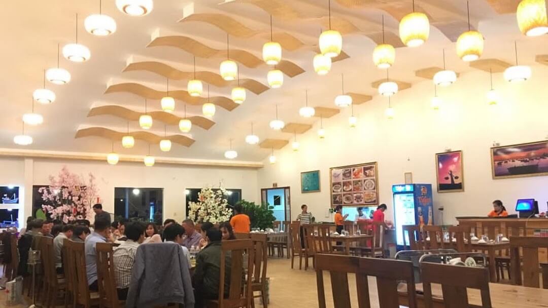 Không gian lung linh tại nhà hàng làng chài Phù Đổng